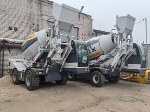 Самоходный бетоносмеситель с самозагрузкой Ynix QGMC3000 (12м3/час)