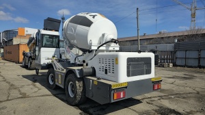 Самоходный бетоносмеситель с самозагрузкой Ynix QGMC3000 (12м3/час)