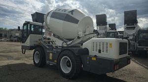 Самоходный бетоносмеситель с самозагрузкой Ynix QGMC6000 (24 м3/час)