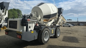 Самоходный бетоносмеситель с самозагрузкой Ynix QGMC6000 (24 м3/час)