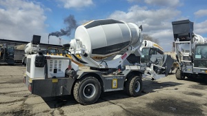 Самоходный бетоносмеситель с самозагрузкой Ynix QGMC3000 (12м3/час)