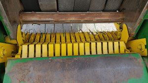 Пресс подборщик John Deere 590 (пресс Джон Дир)