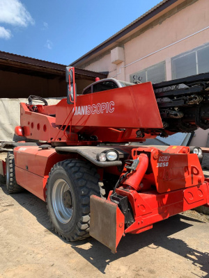 Телескопический погрузчик MANITOU MRT 3050