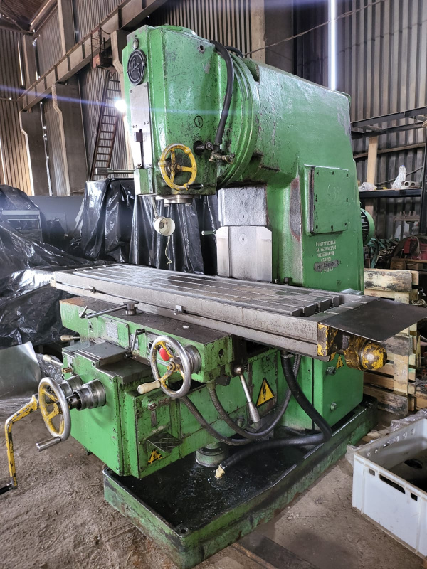 6Р13 вертикально-фрезерный станок (6М13)