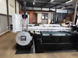 Оптоволоконный лазер в кабине с труборезом и сменным столом XTC-1560GT/6000 Raycus