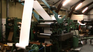 Машина для изготовления пакетов с блочным дном