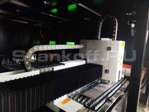 Оптоволоконный лазер в кабине с труборезом и сменным столом XTC-1560GT/6000 Raycus