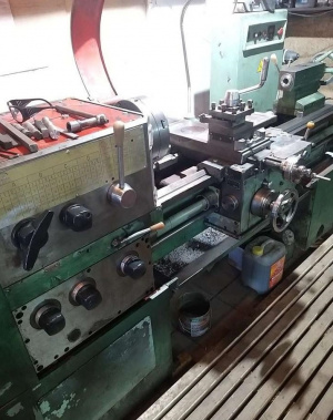 Токарно-винторезный станок 1Д95