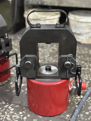 Гидравлический пресс для изготовления такелажа для детских площадок 100 тонн