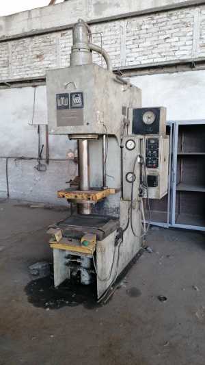 Гидравлический пресс VEB Wema Zenlenroda