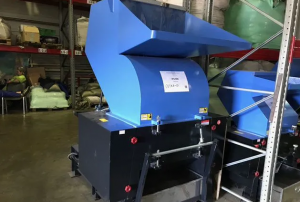 дробилку XFS-800 для измельчения пластика