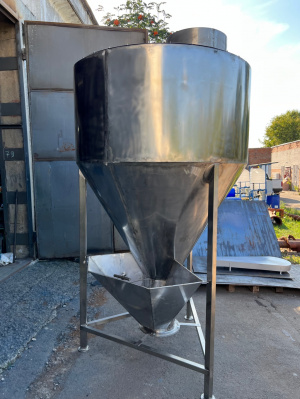 Вертикальный смеситель для продуктов из нержавеющей стали 304. 2000 литров