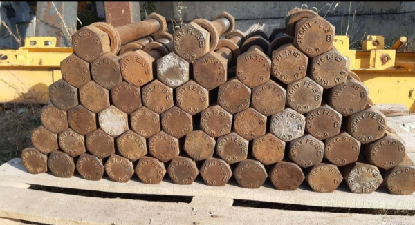 Болты башенного крана Liebherr