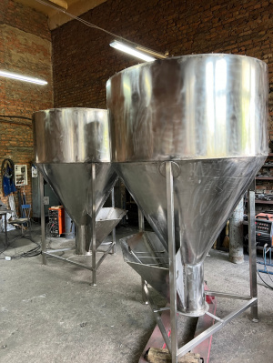 Вертикальный смеситель для продуктов из нержавеющей стали 304. 2000 литров