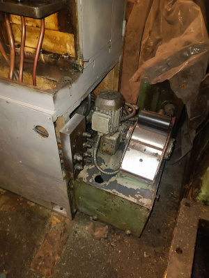 Полуавтомат 3Е820 хонинговальный вертикальный одношпиндельный