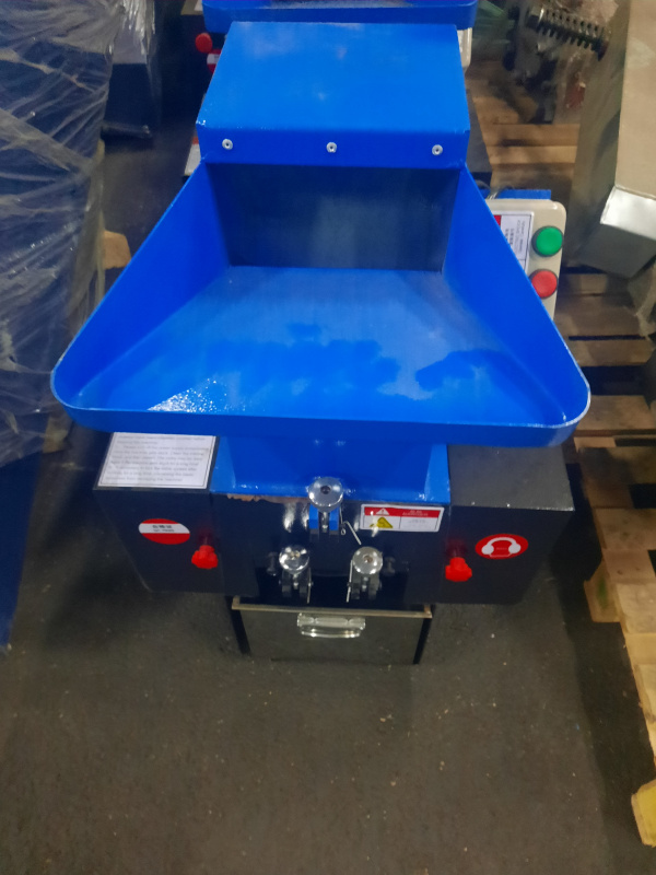 дробилку XFS-180 для твердого пластика