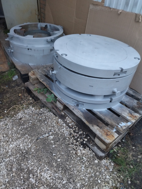 Пресс-форму производства канализационного люка