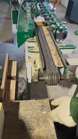 Линия сращивания полуавтоматическая. Компания- производитель DUMAN MAKINA. Пр- во Турция. Год выпуска 2010. В составе: шипорезный станок, пр