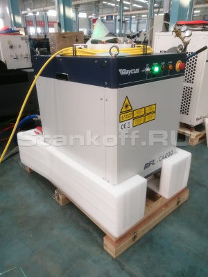 Оптоволоконный лазер по металлу со сменным столом STL-1560EP/3000 Raycus