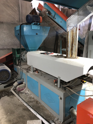 Двухкаскадную линию грануляции пластика