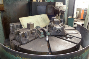 Токарно-карусельный станок 1512Ф1