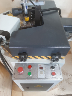 Углообжимной пресс для производства алюминиевых окон