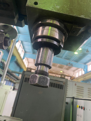 Широкоуниверсальный фрезерный станок 6Т80Ш