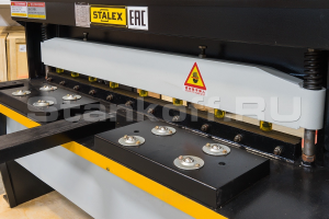 Гильотина электромеханическая SBJB 3x1500