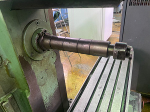 Широкоуниверсальный фрезерный станок 6Т80Ш