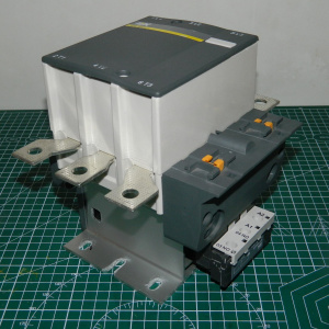 Контактор iEK КТИ 5225 400 Вольт (до 660В) 225 А (315 А) электромагнитный для АВР