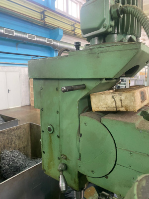 Широкоуниверсальный фрезерный станок 6Т80Ш