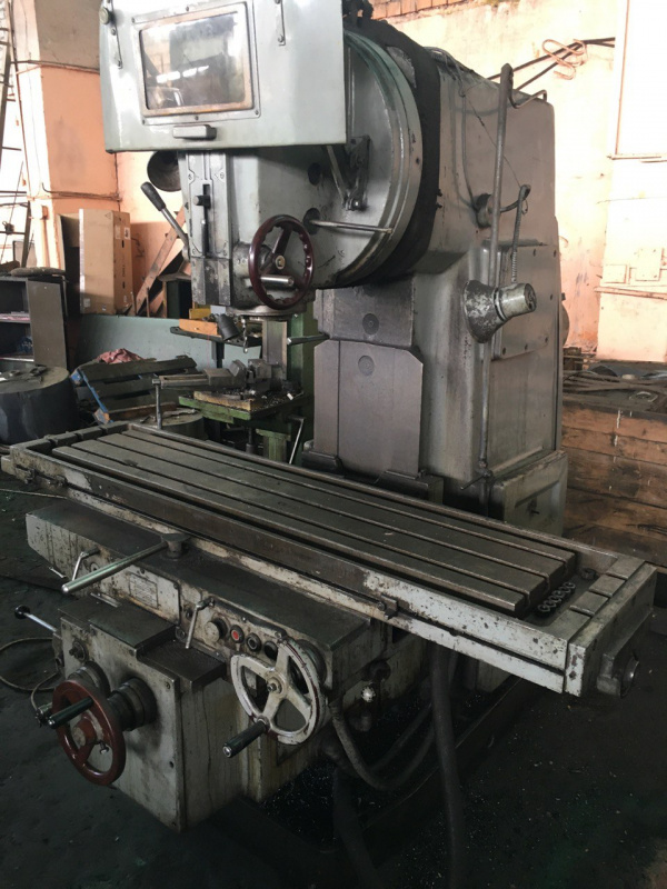 вертикально-фрезерные станки модели ВМ127 в количестве 2-х единиц