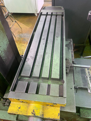 Широкоуниверсальный фрезерный станок 6Т80Ш