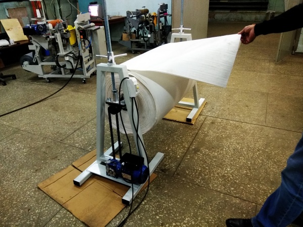 Размотчик электрический для рулонов ПП и ПЭ ткани