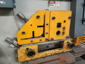 3Е711В станок плоскошлифовальный с горизонтальным шпинделем универсальный