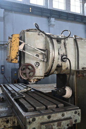 Вертикально-фрезерный станок 6р13Б