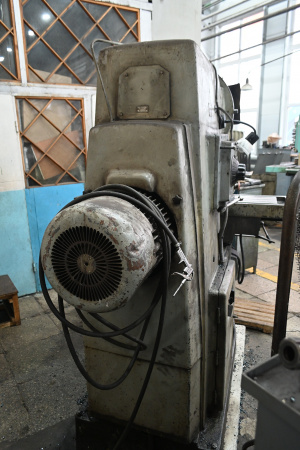 Вертикально-фрезерный станок 6р13Б