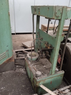 Токарно-винторезный станок РТ-263112 РМЦ8000