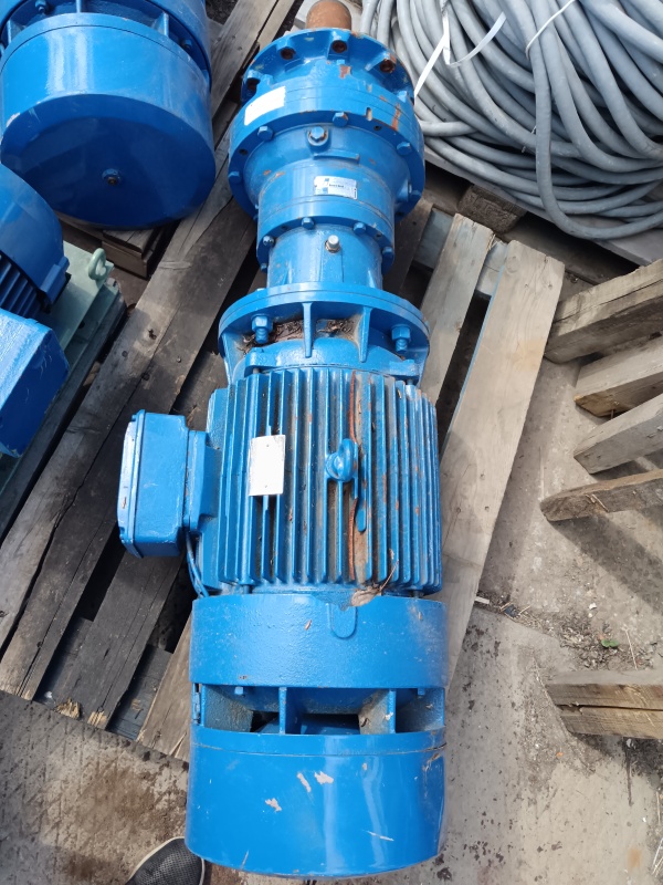 Промышленный планетарный Моторедуктор Brevini s tipo ET 3090-80 c хранения