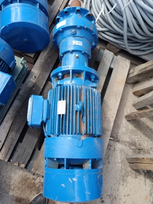 Промышленный планетарный Моторедуктор Brevini s tipo ET 3090-80 c хранения