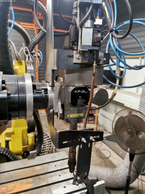 Роботизированная станция для лазерной резки и сварки FANUC M-710iC/70