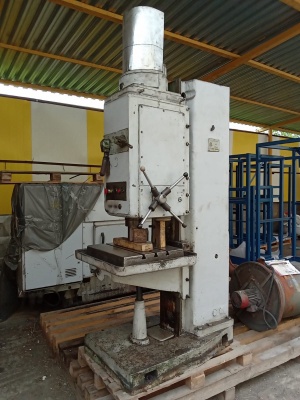 Вертикально-сверлильный станок 2Н150