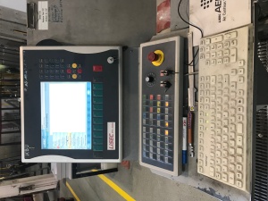 Вертикальный обрабатывающий центр KBU в комплекте с мойкой стекла Bistronik GW SU 2,7 и Водоподготовка WRA-1000