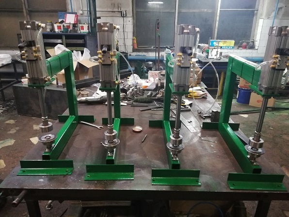 Пресс пневматический для обивки сидушек