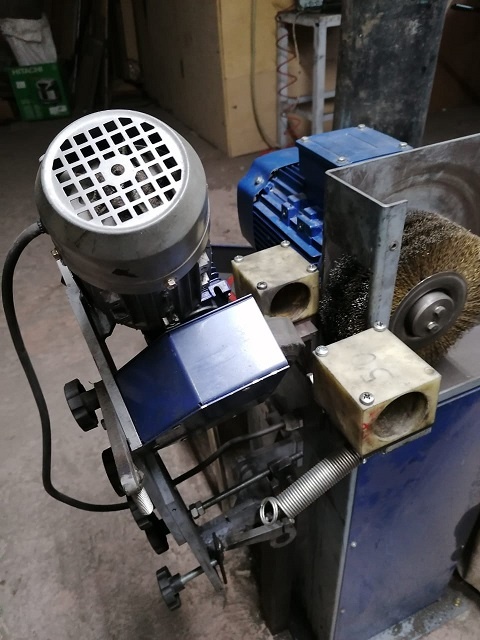 Станок для очистки круглых труб