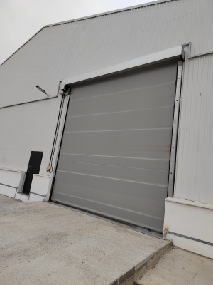 Скручивающиеся ворота для производственных помещений