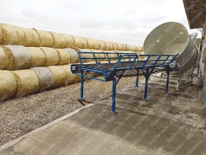 Измельчитель рулонов сена и соломы со столом подачи