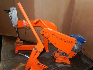 Приспособление для пробивки стальных тонкостенных труб