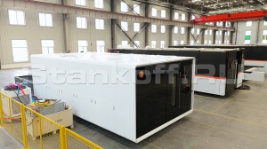 Высокомощный оптоволоконный лазерный станок в защитной кабине XTC-2060G/30000 Raycus