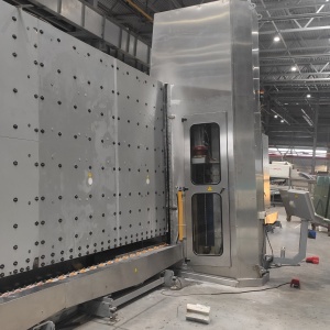 Вертикальный обрабатывающий центр KBU в комплекте с мойкой стекла Bistronik GW SU 2,7 и Водоподготовка WRA-1000